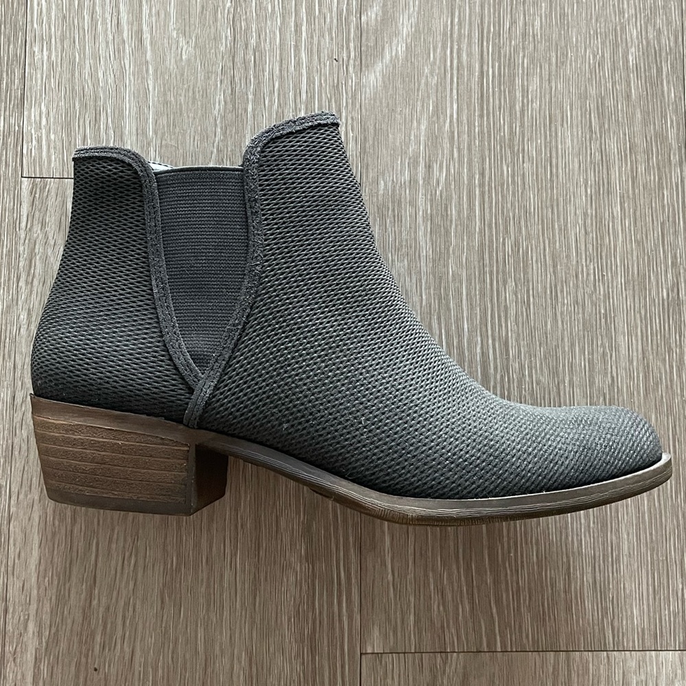 KENSIE ankle bootie
